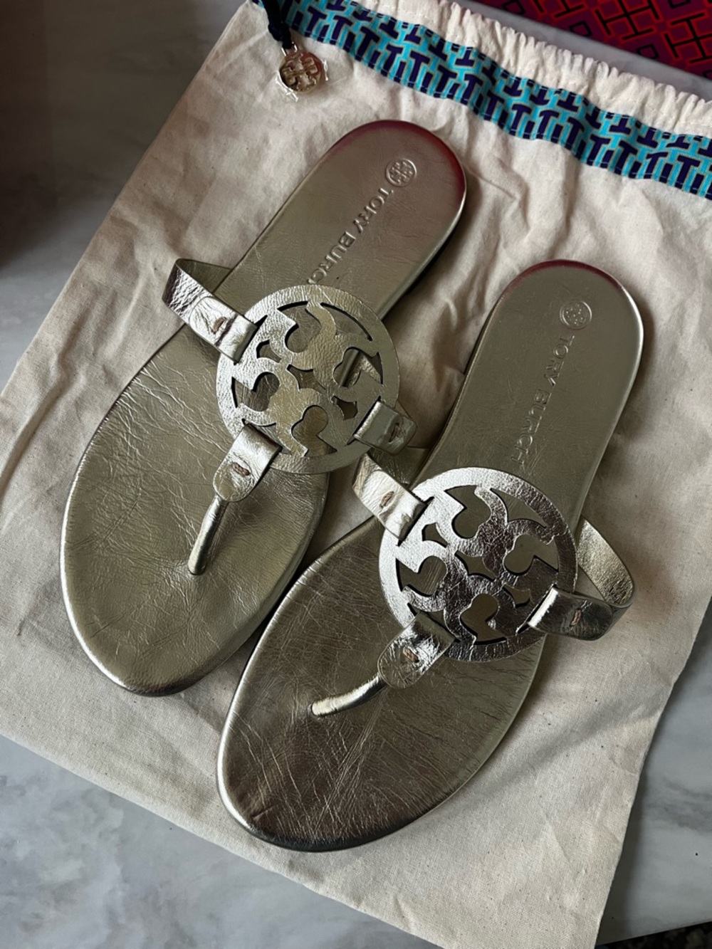 NIB Tory Burch Metallic Gold Miller Logo Thong Sandals - Picture 4 of 8